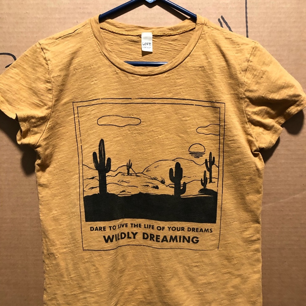 LOVE VINTAGE Womens Medium crew neck mustard colored tee